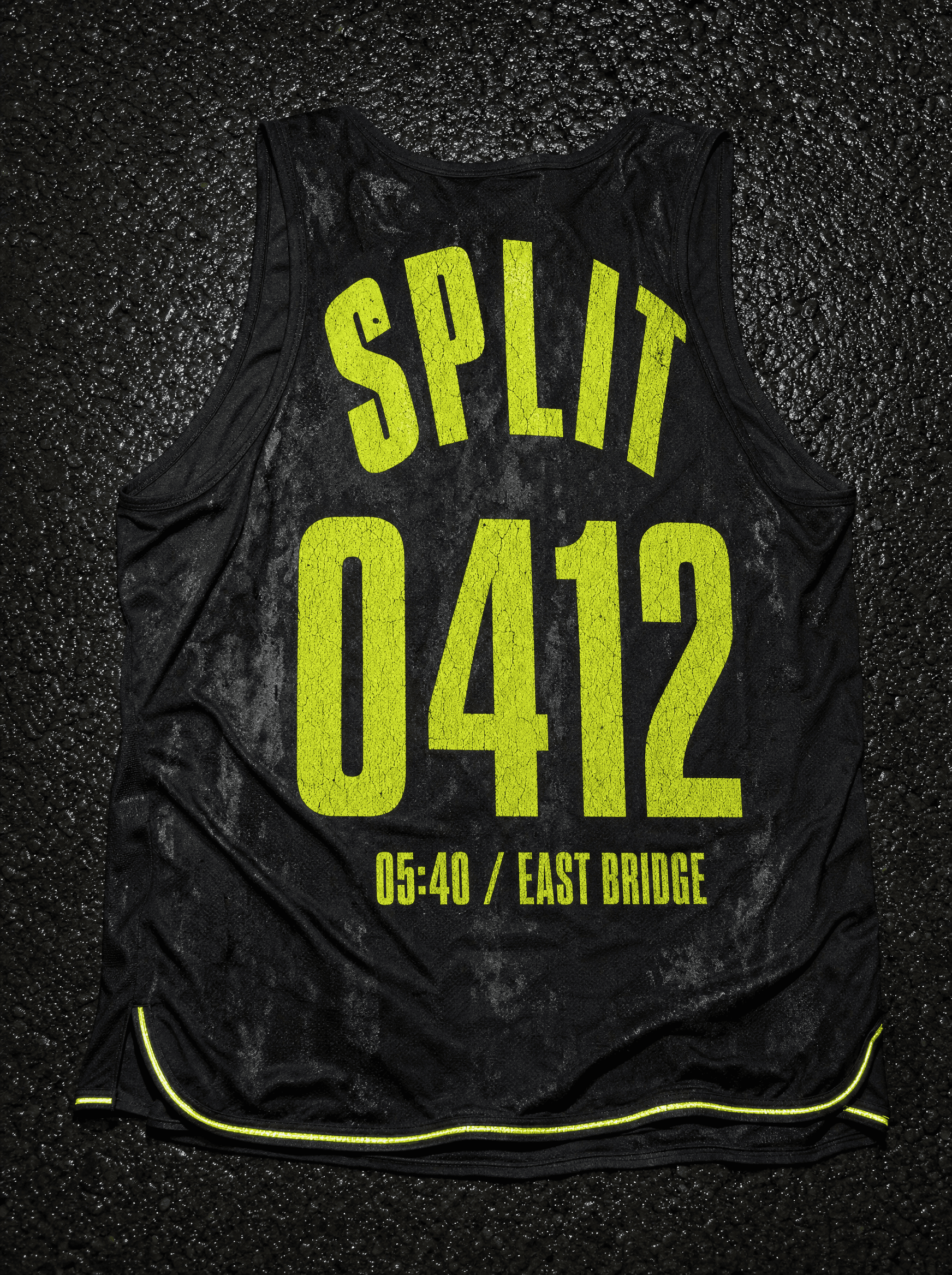 Split running singlet with screen-printed back