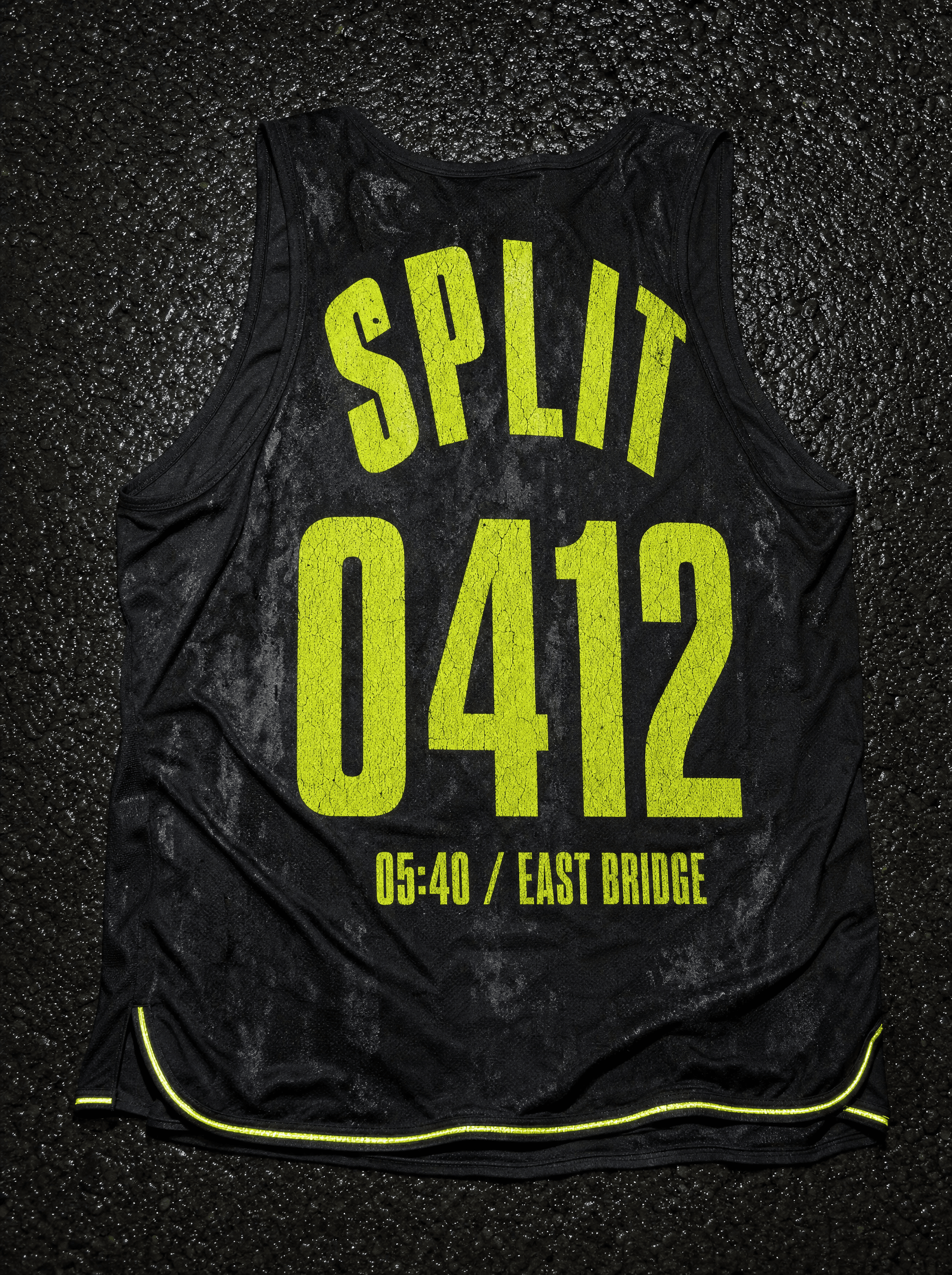 Split running singlet with screen-printed back